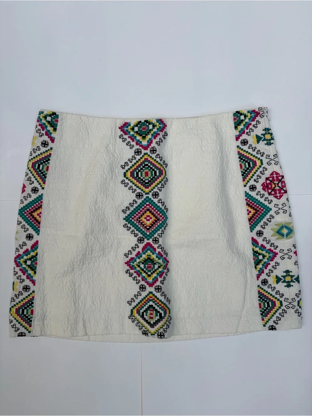 Desingual New Embroidered Ivory Mini Skirt with Colorful Geometric Pattern